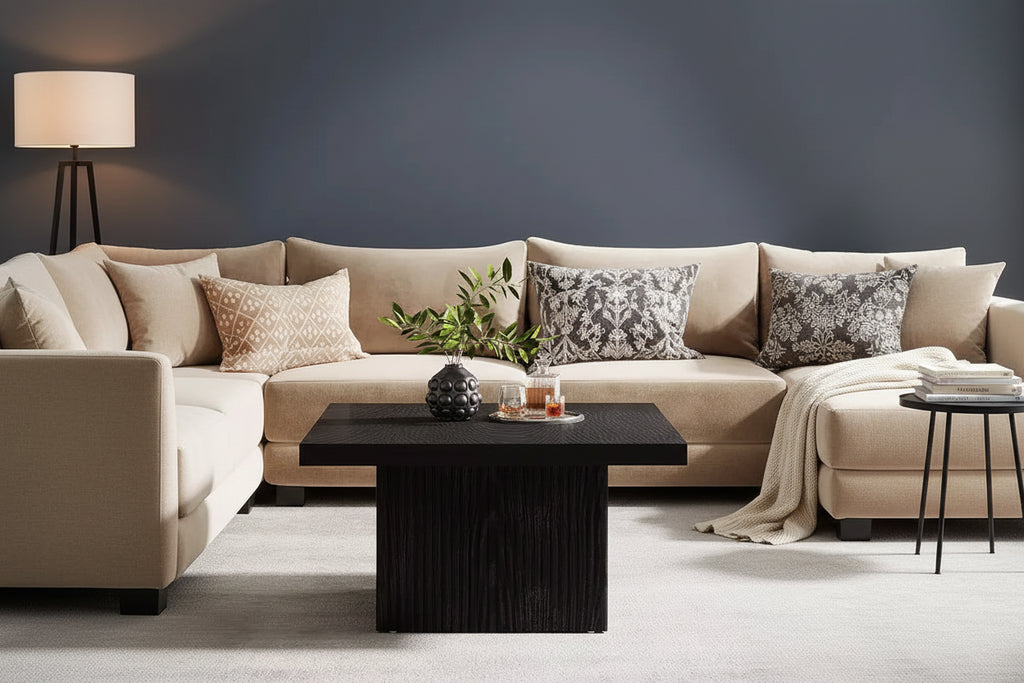 Table basse carrée noire, piédestal cannelé, pour 1 à 2 personnes