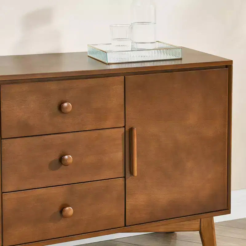 Buffet en noyer de style scandinave avec 2 portes et 3 tiroirs